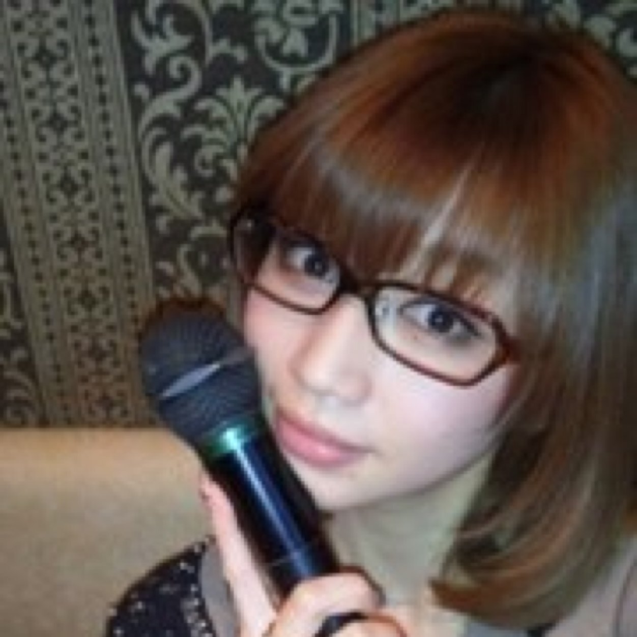 カラオケ等遊ぶのが大好きな24歳です(^_^)なんか面白い遊びがあれば教えていただきたいです♪( ´▽`)最近は麻雀も面白そうだなとか思ってます(≧∇≦)