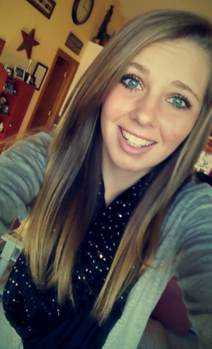 EmmaJoh96865446's profile picture. whelp.. names Emma  im country and im poud! i ride horses!  and play volleyball, basketball, and softball at Davenport! ❤i am happily taken ❤