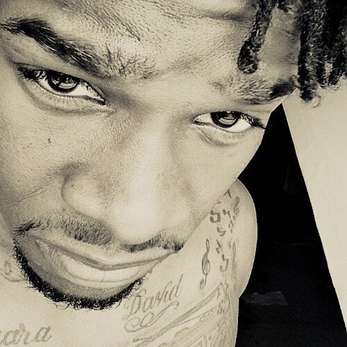 R&b singer from Chicago il. All about music and respecting  everyone.