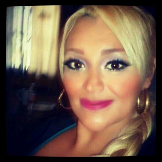 amo la vida, me gustan los retos y me encanta el desmadre todo li que tenga que ver con reir.