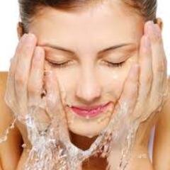 Wash your hair with water is not better that acne.