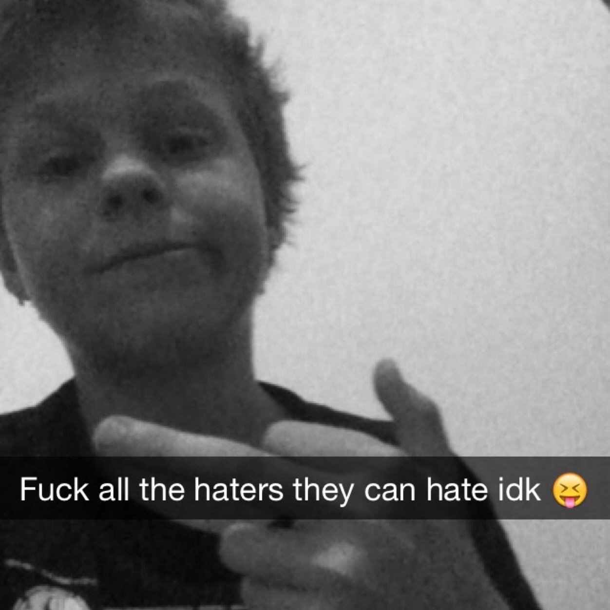 I FOLLOW BACK SOMETIMES ' IM IN A RELATIONSHIP AND DONT HATE APECIATE