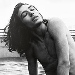 RaoulDupont's profile picture. 17. Acólito en Notre-Dame, me robo las limosnas. Tengo un precioso y amplio jardín. Tímido. Vegetariano
#RPDesBarricades