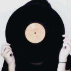 اسعدتك بفولو !! اسعدوها بفولو وإسعدوها :( @aroobh