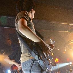 叙情ハードコアバンド、THE FATAL ERROR(@THEFATALERROR13)の下手ギターの祐介です。下手だけどリードを弾きます。音楽、サッカー、お酒、本の事を呟くような気がします。叙情ハードコアをやっていながら、本当はL'Arc～en～Cielが一番好きです！
kof umolは121鯖でビリーを育て中。