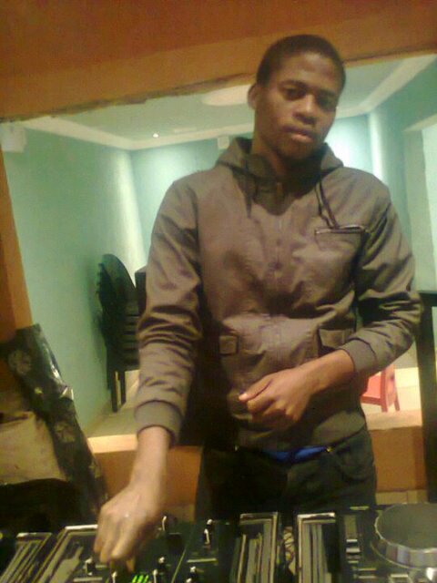 Thapsthedjsa's profile picture. A local dj who thrives to make a mark in this industry and working hard on that forbookings ( 0795955081 or thapelothedjsa@gmail.com)