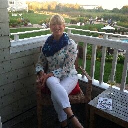 GFishOutOfWater's profile picture. Jewish Neurotic New Yorker Braves the 'Burbs. Golden Retriever Mom, Empty Nester, Chef in Training