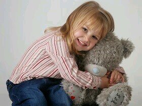 ױ ♪̠‘ 
هنَآك مْنن يَسكنُهہَ آلكَبريآءْ 
يضَحكُ كَثيرا لآيبآليّ بِ شئّ 
وععَندمآ يكؤنَ ﯙحَيدا يزؤلَ 
آلككَبرَيآإءَ فَ يحترقُ آلمْا 
     ويموتُ إشتيآقاً .