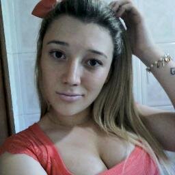 Acadêmica em Ciências Biológicas, maluca, ciumenta e chocólatra.