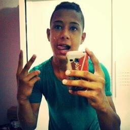 tenho 17 anos,estudante