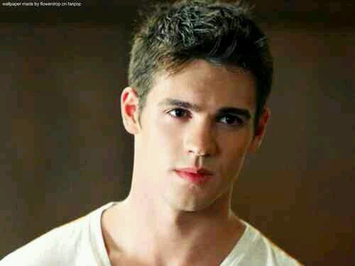 hey jeremy gilbert vampier know i am married to @salvatoGuiliana she is mine forever sis is @BloodShadow    \taken MC\