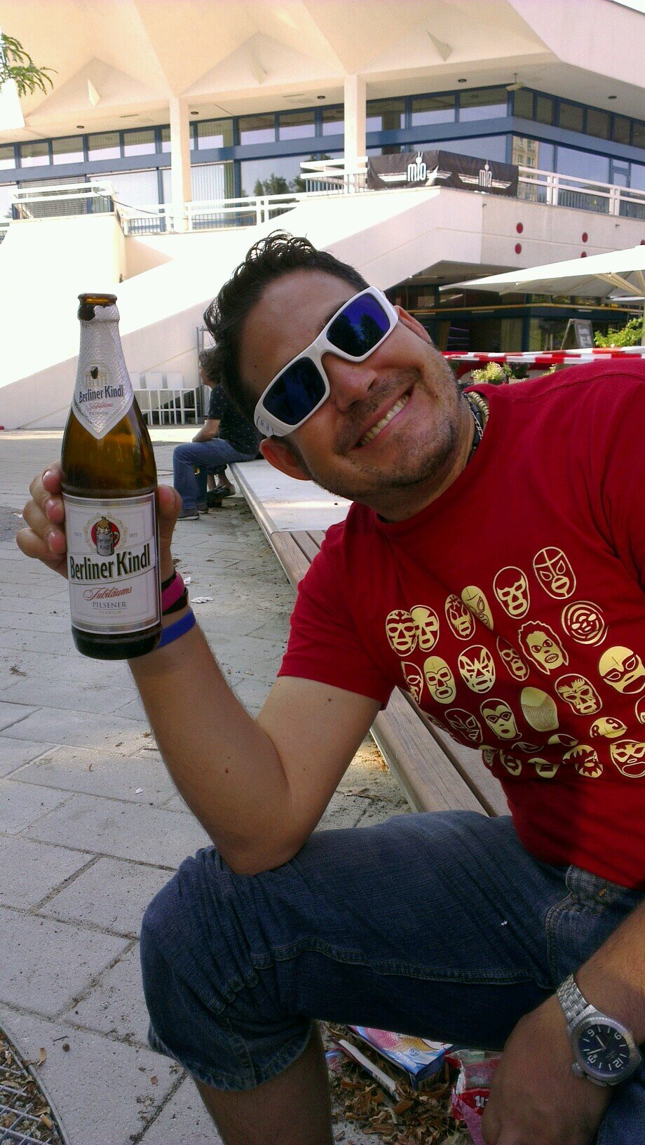 World traveler, beer drinker, good friend and mexibasque! Business teacher.