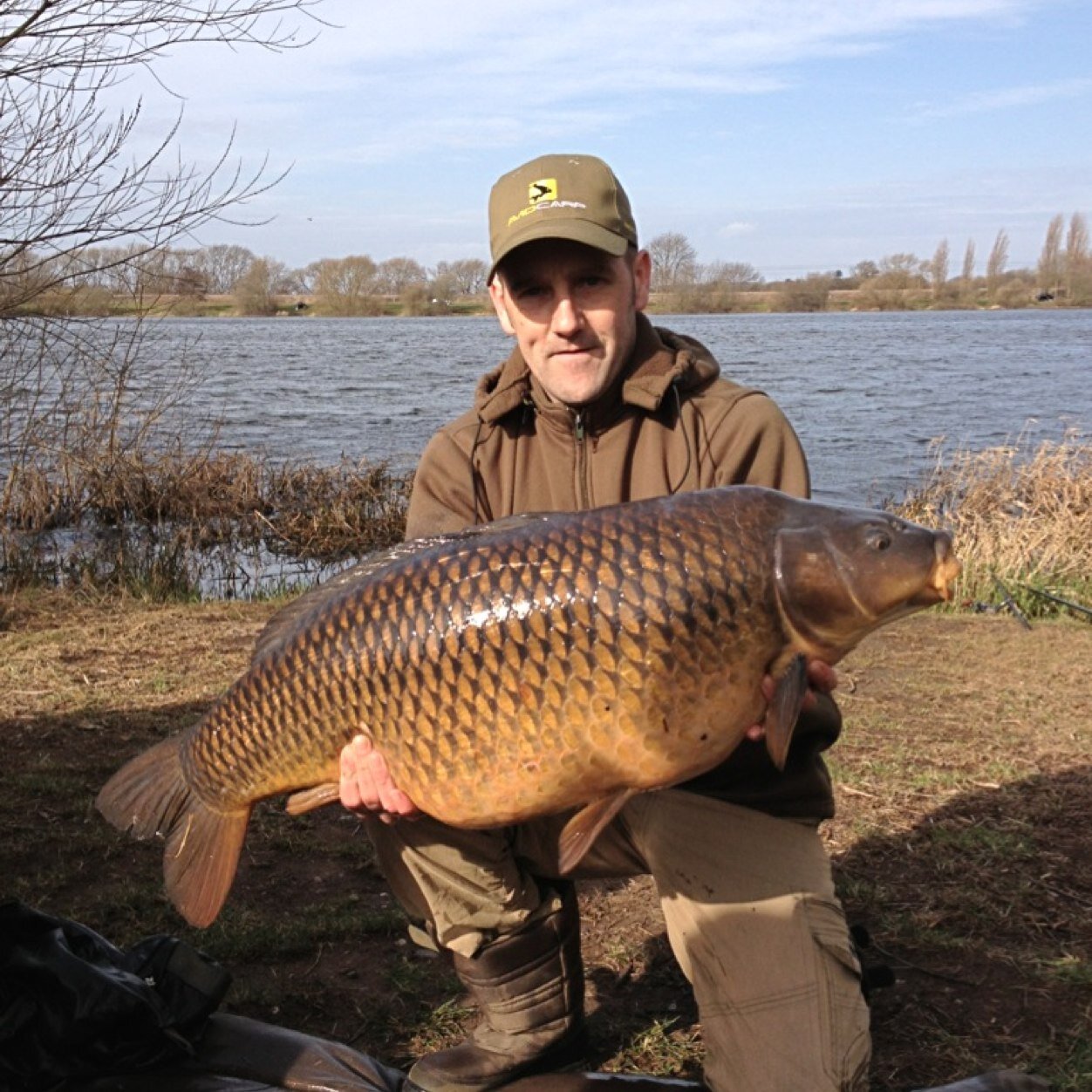 luv's spending loads ov time an money on the no1 person in my life thats my son lewis an luv's my free time on the bankside fishing