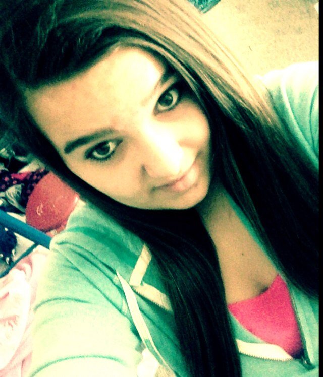 I love my sister; Bailey.... And i love my friends.., i wont let anything get inbetween them! 1-319-800-0269