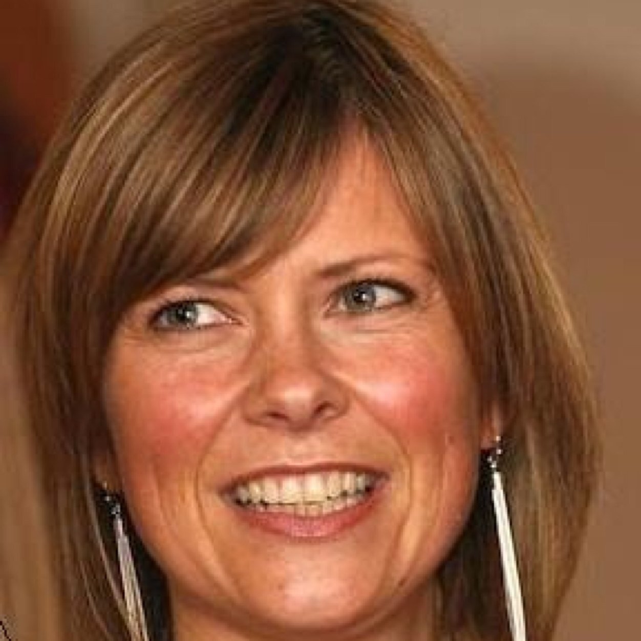 Communications and marketing professional. Likes fresh air, lakes, mountains and a good Sunday lunch.