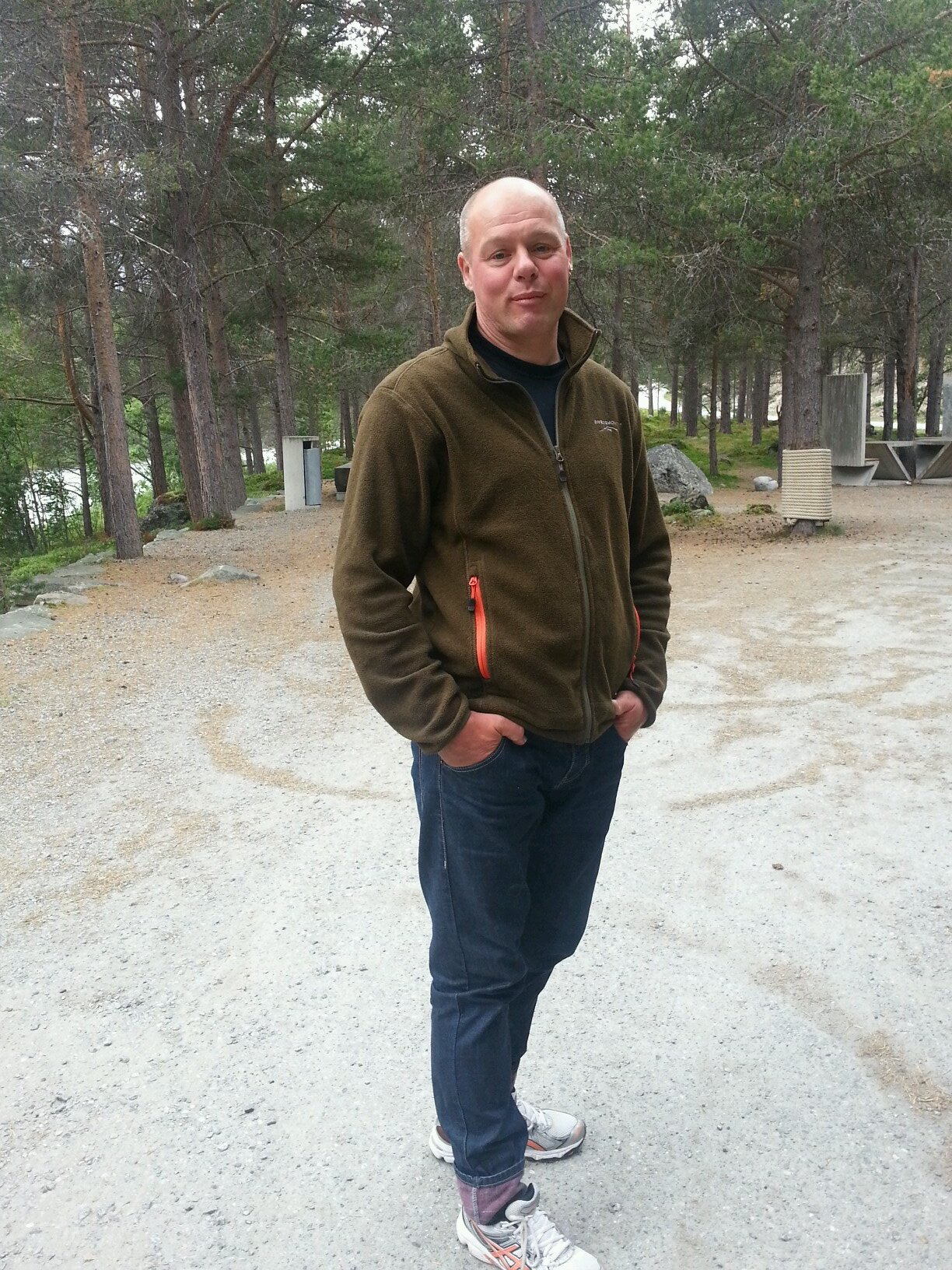 ROYSERN's profile picture. 