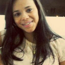 Minha beleza está na minha essência e no meu caráter. Acredito em sonhos, não em utopia. Mas quando sonho, sonho alto. Sou pessoa de riso fácil… e choro também!