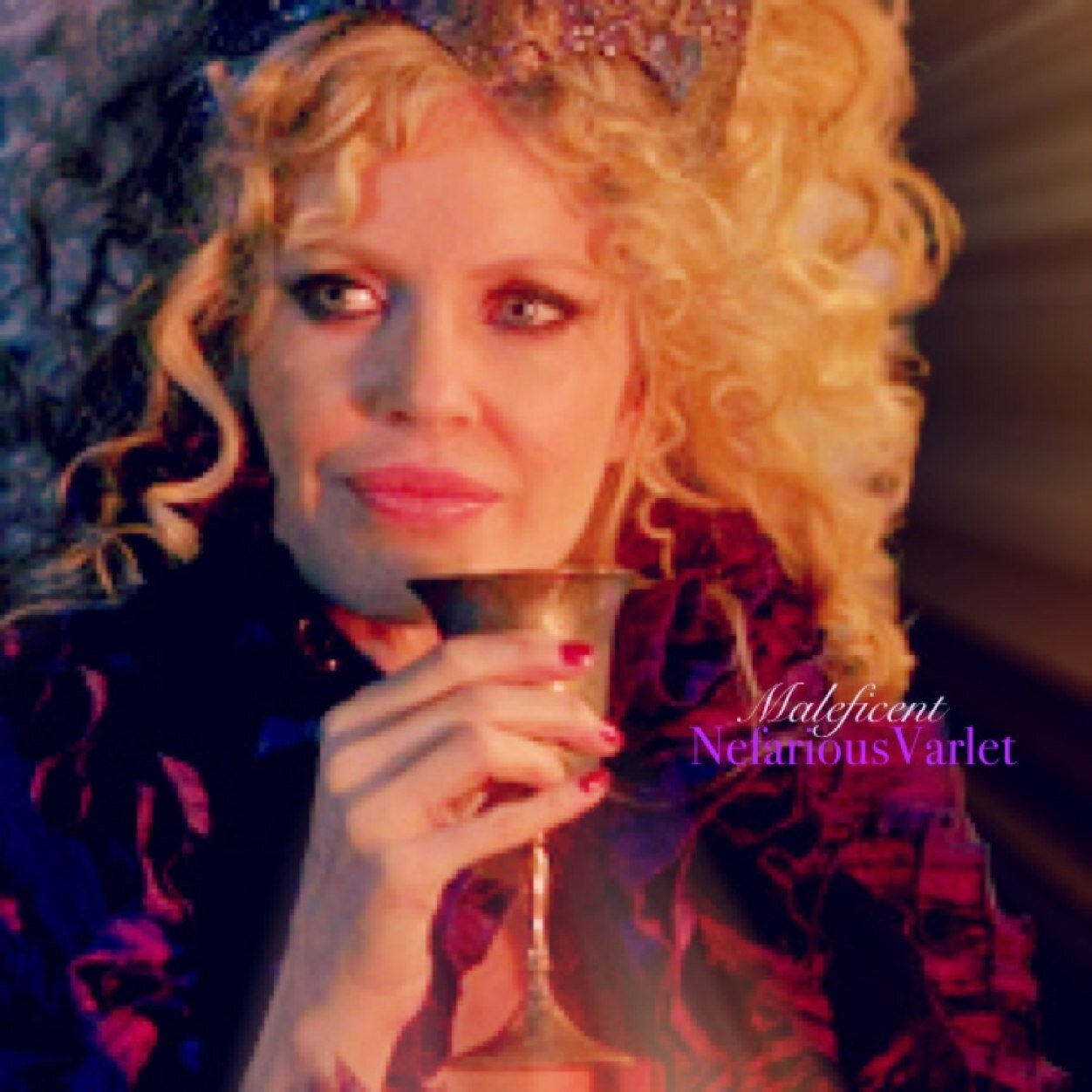 I find innocuous corners in the unfathomable depths of humanity. Then I weave a silken web of lies against the tapestries of fate.||AU|SL|IC|21+|| #OUAT