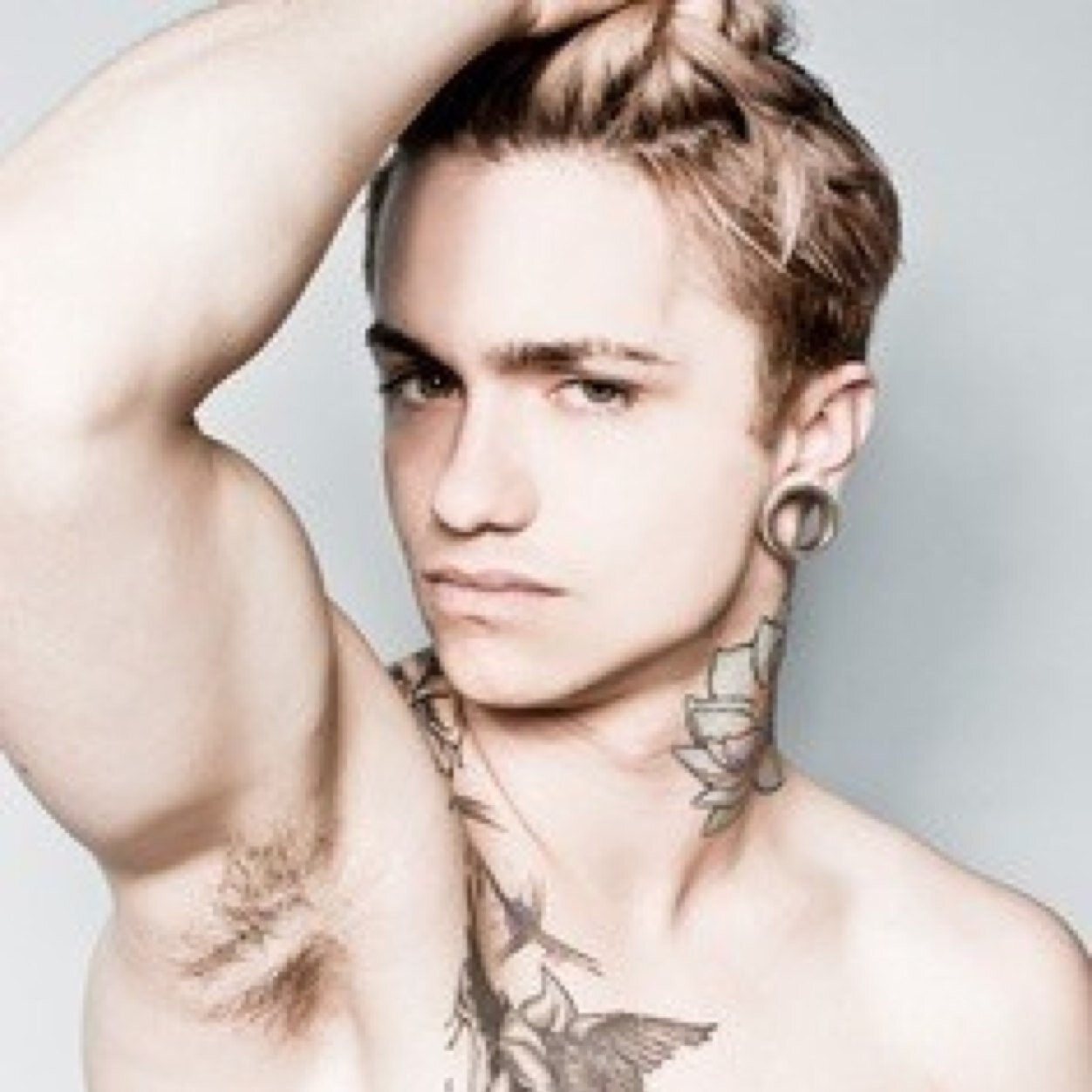 GOGO BOY || single || GAY || dm sempre aperti|| {tutto ciò che vuoi}|| justin è il mio orsetto yay