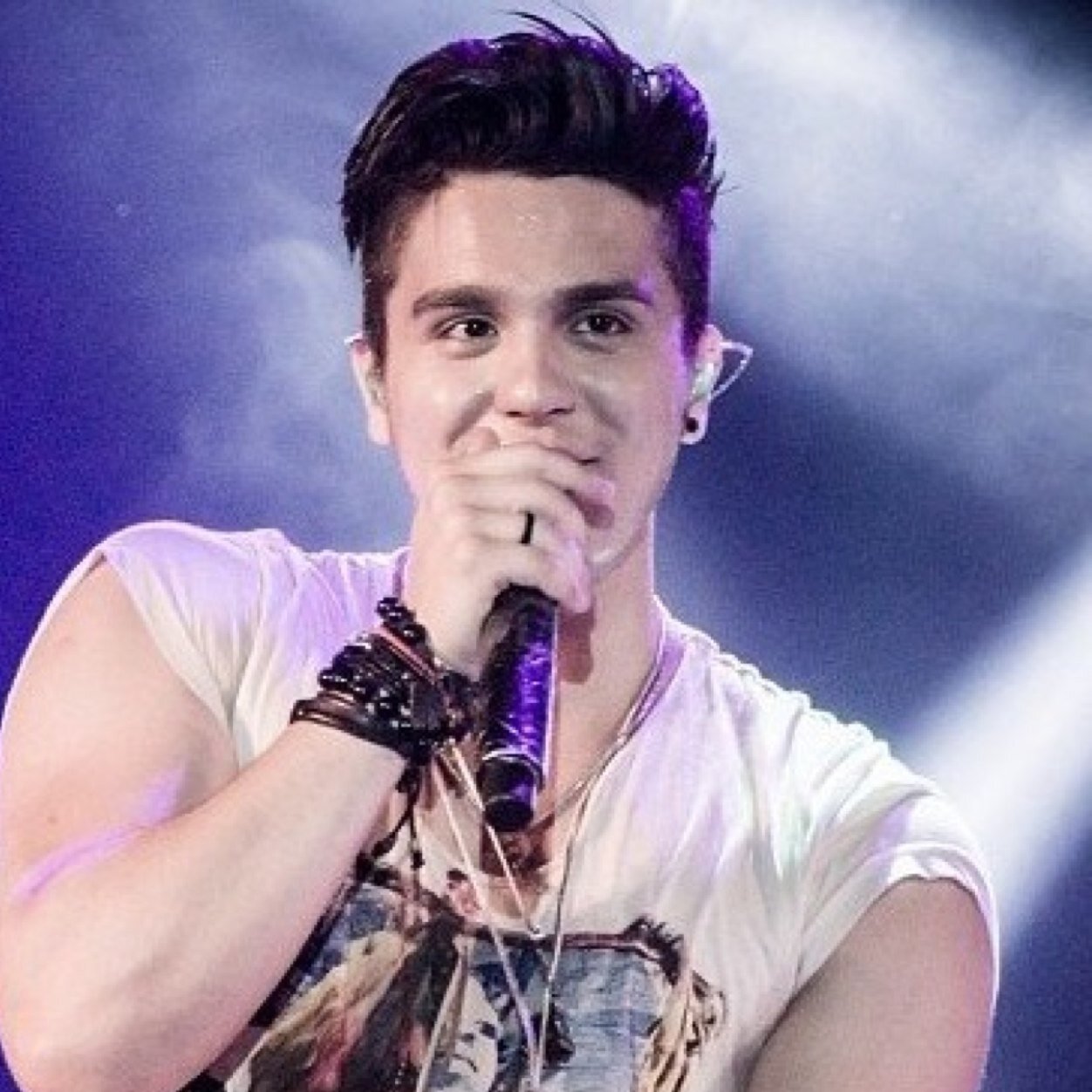 ∞ Quando o sentimento è verdadeiro, a distancia è sò um detalhe ! ♥ FÃ CLUBE Italiano criado no dia 17/06/11 Seguido pelo @Luansantana 08.11.11 as 14:41 ∞
