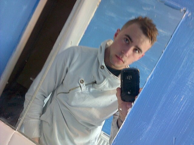 18,wales,  #musicismylife #AFC I follow back!