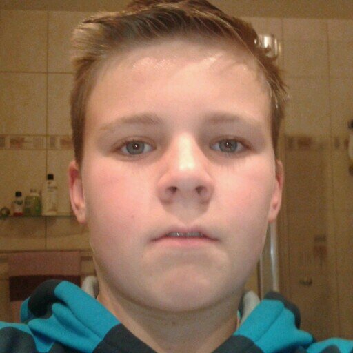 Ich bin 11 Jahre alt hör gerne musik bitte folgen ich folg zurück:-) Ich heiß auf Facebook Max Kunold