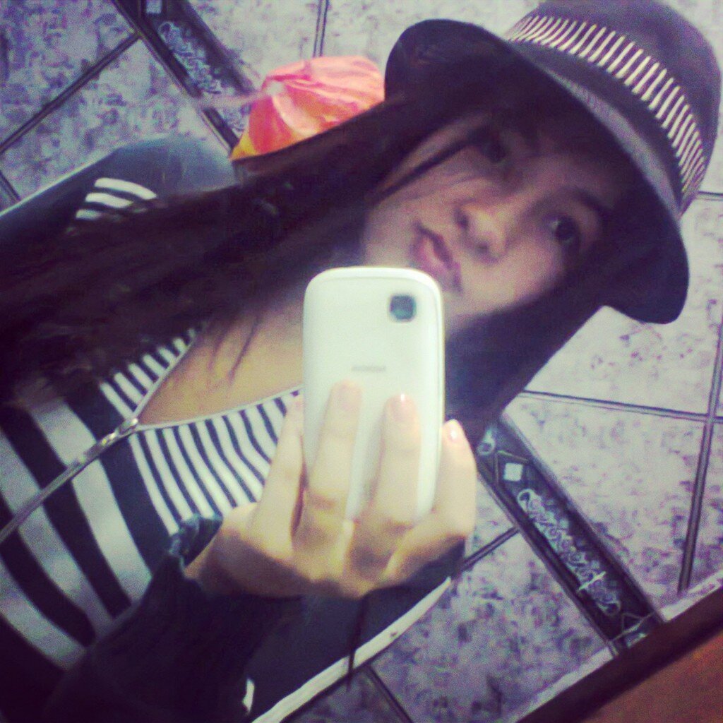 ~ Não espere que eu sejα iguαl α você.
Porque enquαnto você desce & αrrαsα... Eu subo
& te humilho.
