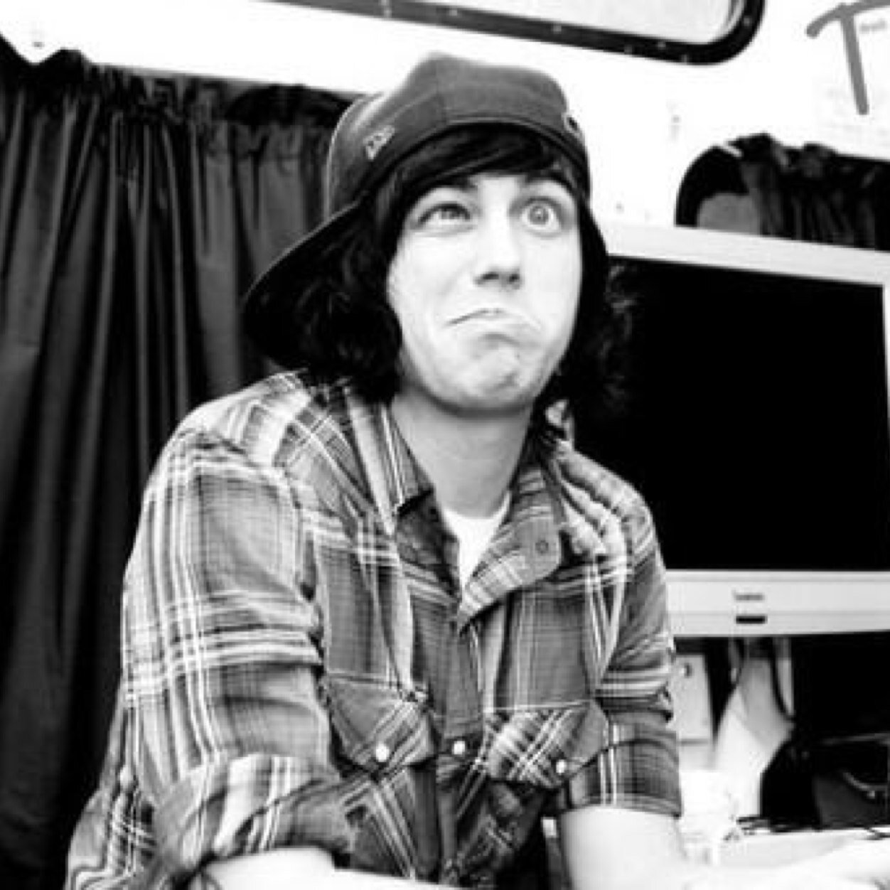 With our twitter, facebook and instagram accounts/pages we have the chance to get noticed by SWS. Get them to tour Australia!
