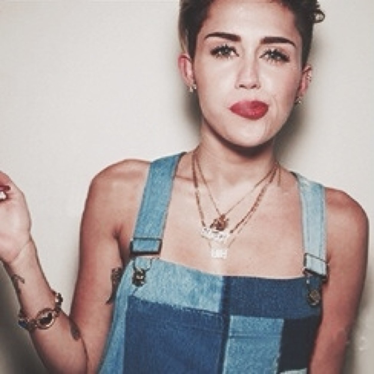 __biebercyrus's profile picture. i love him and her, that's all. @justinbieber @mileycyrus #23marchITALY #8juneITALY