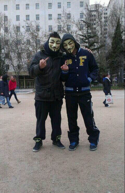 ismaelofu's profile picture. El amor duele, pero duele mas dejarse el meñique del pie en la puerta.