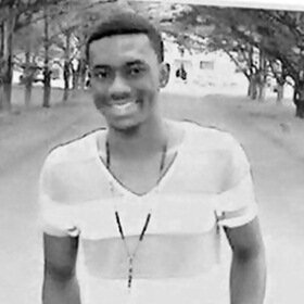 Toujours souriant..#Team juristes.  # Team BBm:2146894E#Team LMP_FPI!!#Team 225