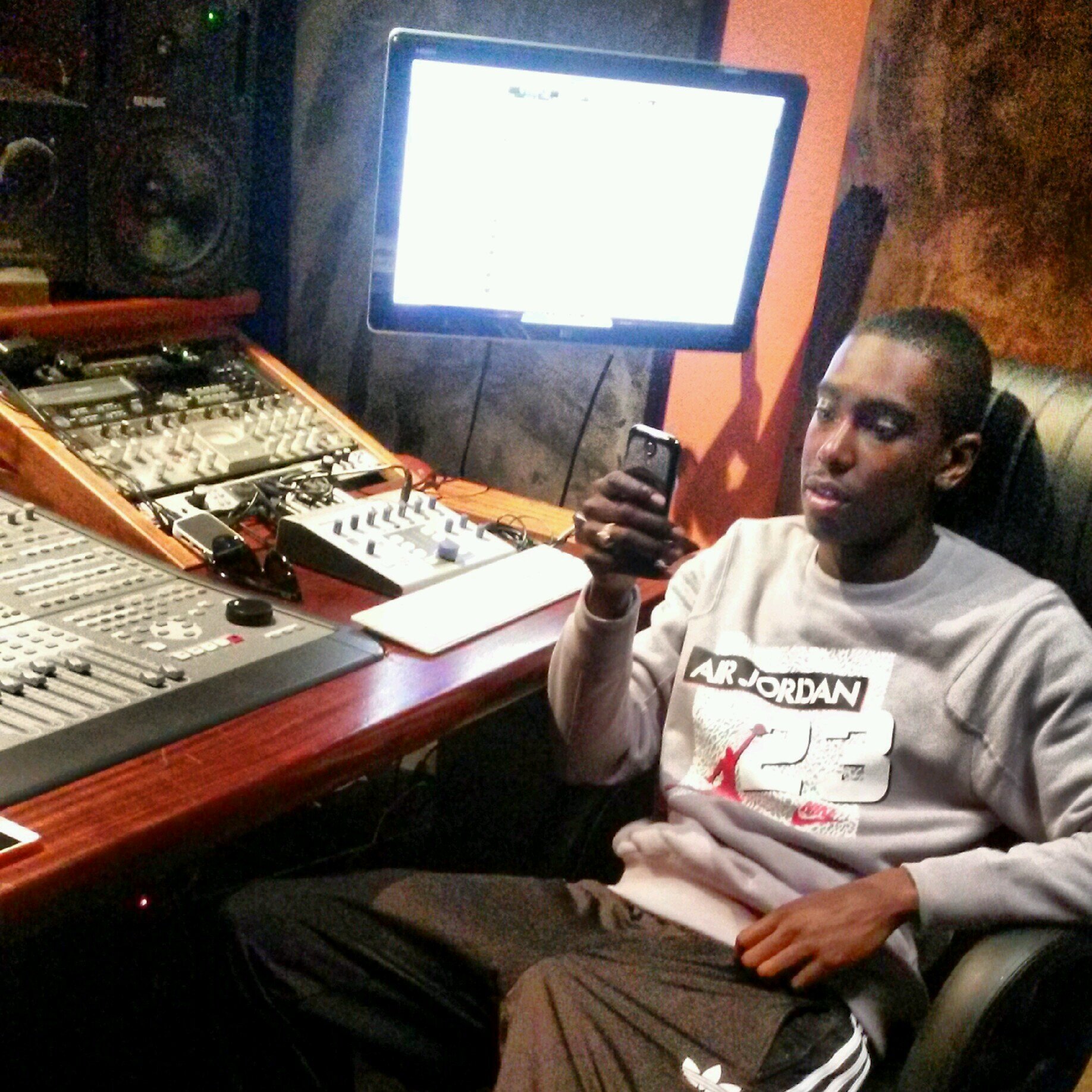 ZekoGMG's profile picture. @GIINCHY • GENIUS MONKEY / SOSMG

Email:successoverstress@gmail.com