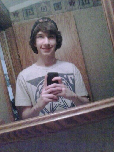 I'm Andrew, you can call me Andy. I love to chill and i love to make friends. I apologize in advance for my attitude.