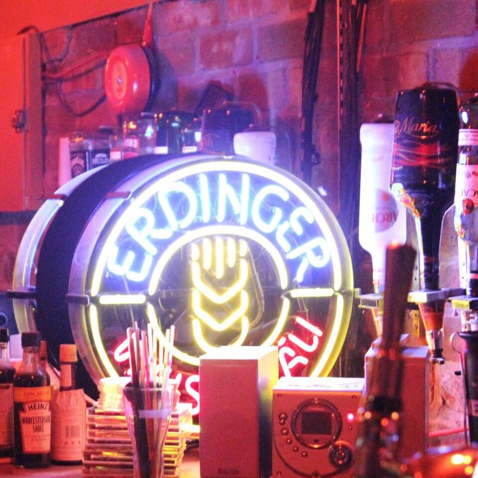 Jacksons_Pit's profile picture. Jacksons Pit: Underground Bar / Venue / Hangout / 
off King St/George St
OL1 1LP Oldham, United Kingdom  #Oldham

jacksons.pit@facebook.com