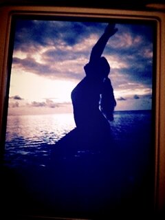 Cantique_Dy's profile picture. perempuan yg sedang bertahan hidup..
ini tuh uda kayak diary bagi gue..
terapi gue dlm mencurahkan isi otak gue