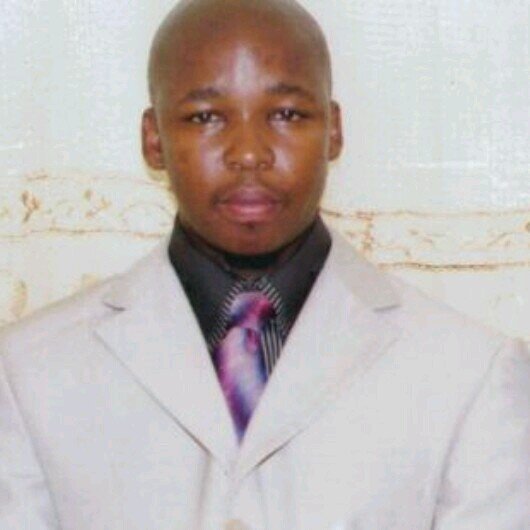 AbramMotshweni's profile picture. healthy living, loves nature, music writing and producing... PC geek😎