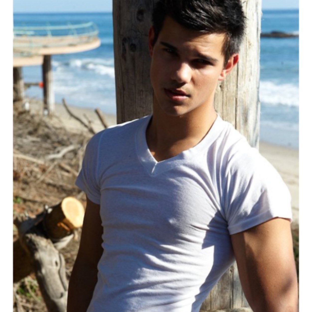 DisquietWolf's profile picture. If you love someone, You never want to be away from them and would do anything you could to be by their side, My feelings are stronger for @EroticSuave. #DI