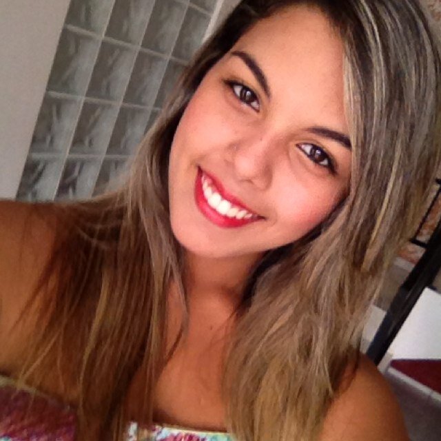 Tô feliz, acredita? Olha só a ironia, fui buscar o amor e já tinha. Fui tentar ser feliz e já era.