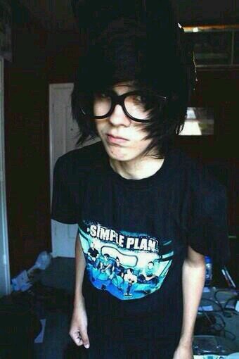 Im new  Gay//17//I don't date, sorry.{ Dont be afraid I dont bite. hard.} ~Shy~ /_\