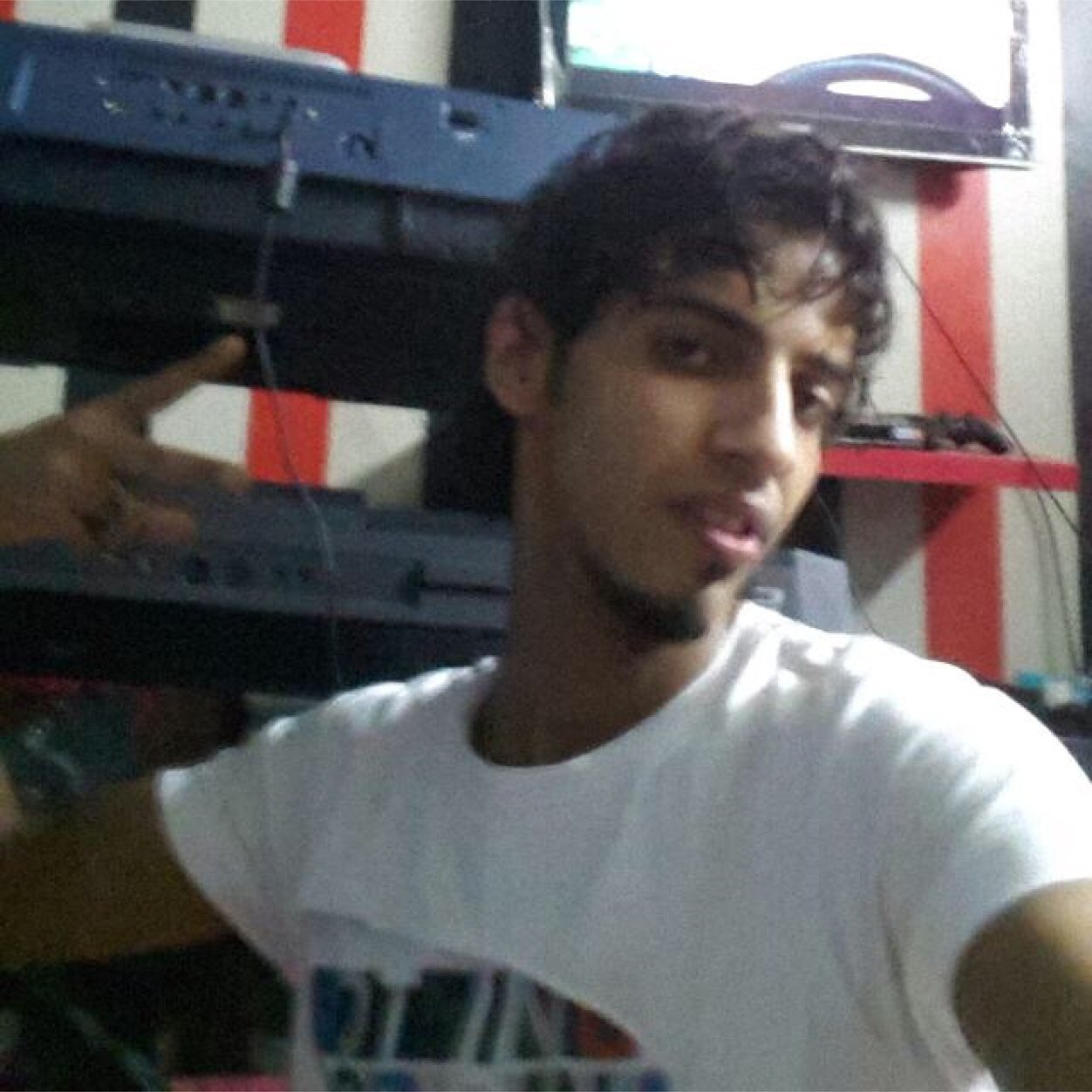 ‏‏انامن مكه احب الونااسه والفله وابي وحده حنونه وطيبه وتكون جاده ورقمي علاالواتساب0543025359@ 0596663861
