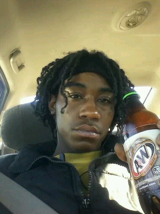 im a young nigga out chere tryin to make a million out of a pinnie but other than ths I just be coolin bruh ( kiven gates vc )