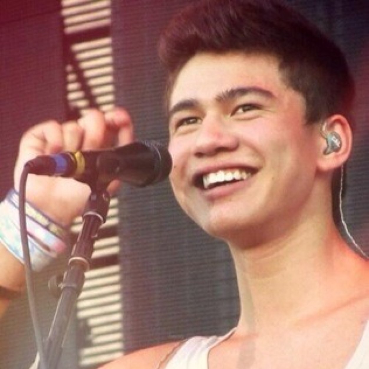 Aspiring to take Calum to my Year 12 formal ADELA | 16 | ADELAIDE, AUS 
PLEASEEE HELP ME :) my other account @onedirectionassemble