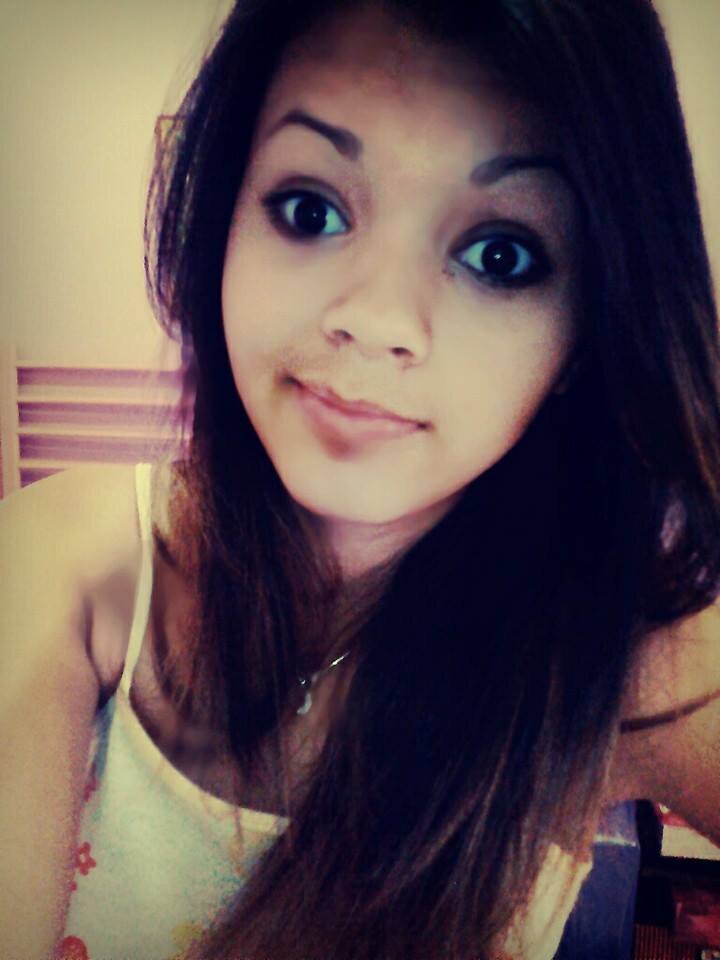 meiga doce gentil carinhosa ousada 
feliz 
é tipo isso kk