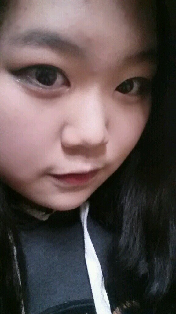 그거알아요??난 항상 당신만 바라보고있는거,,,,,왜 날 못봐여,,,,,이렇게 당신주변을 맴도는대,,,,,당신에게 난 그저 이세상 사람중 하나인가요,,,,,