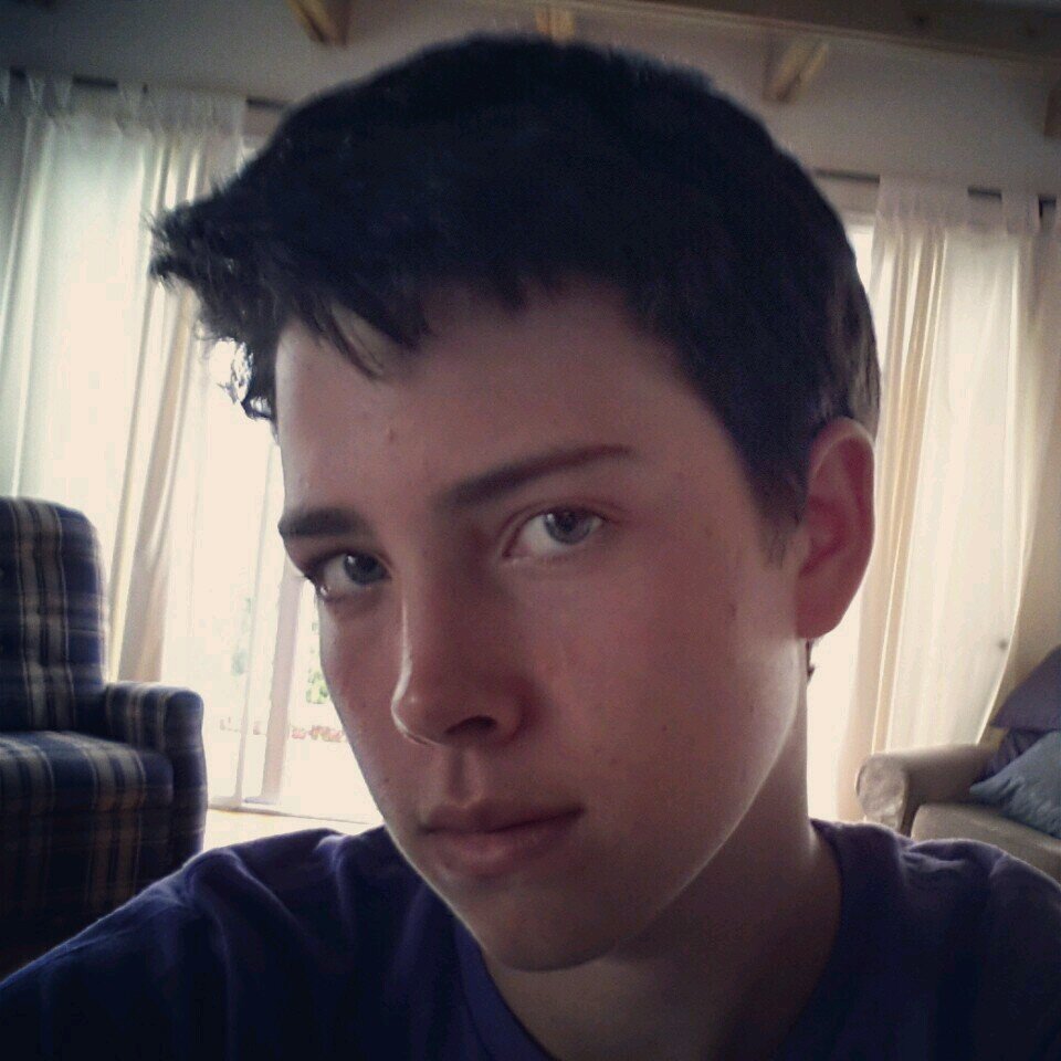 Hey! My names robert and I tweet about humour,riddles,and cool facts my favorite things are icecream,basketball,hockey and I am 14.:) Family is forever...