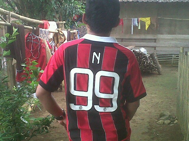 Saya seorang MILANISTIE  dan saya jga seorang BINTANG COKELAT
