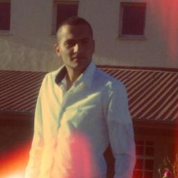 Bilgisayar bilgini :) Oyunlara karşı ilgili biri, ayrıca muaythaici ;)