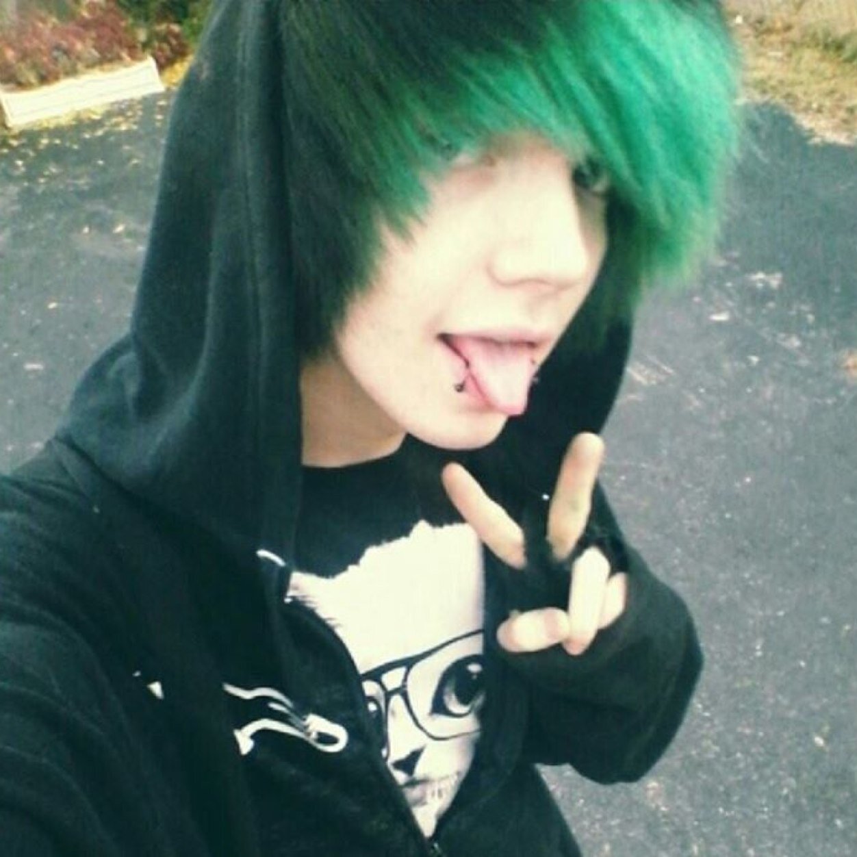 Hey, I'm Andrew! 17, bi, and i just dont know anymore :/ Metallica. Nirvana. (Avenged Sevenfold is my life.) #crazycuddlers