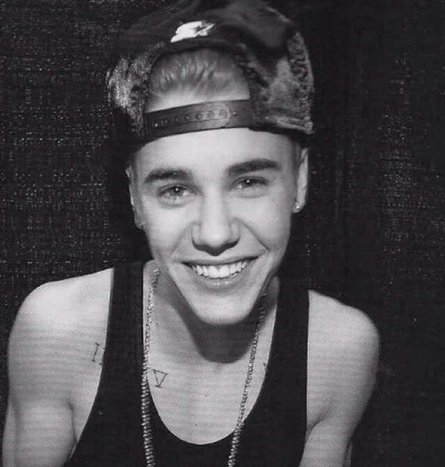 My love pours out to Justin who has been there when I needed him. I will forever be grateful. Justin is the strongest, most compashionist idol.