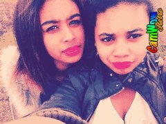 Je suis celle de droite ,j'ai 14 ans je suis directioner et mixer
